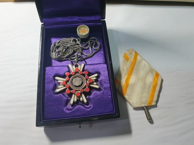 Japan WW  6th Class order of The Sacred Treasure, Original Box