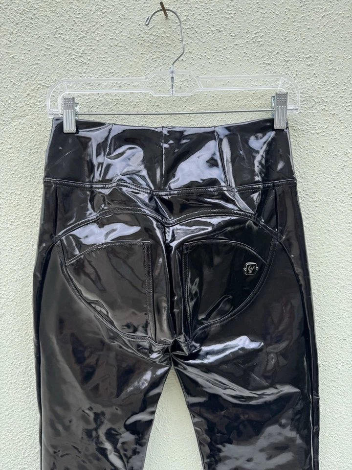 Pantalones Freddy Cintura Alta Cremallera Frontal WRUP Negros Imitación Cuero Talla 4 Pequeños Para Mujer’s Foto 4 de 4