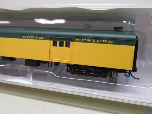 WALTHERS # 932-55093 ~CHICAGO NORTHWESTERN 72' BAGGAGE PASSENGER CAR ~N SCALE - Picture 4 of 5