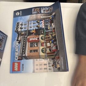 LEGO Creator Expert 10246 Detective's Office with instructions and box, RARE