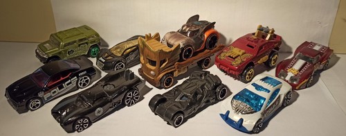 VENDO LOTTO DI N°11 HOT WHEELS AUTO SCALA 1/60 CIRCA - Foto 2 di 18