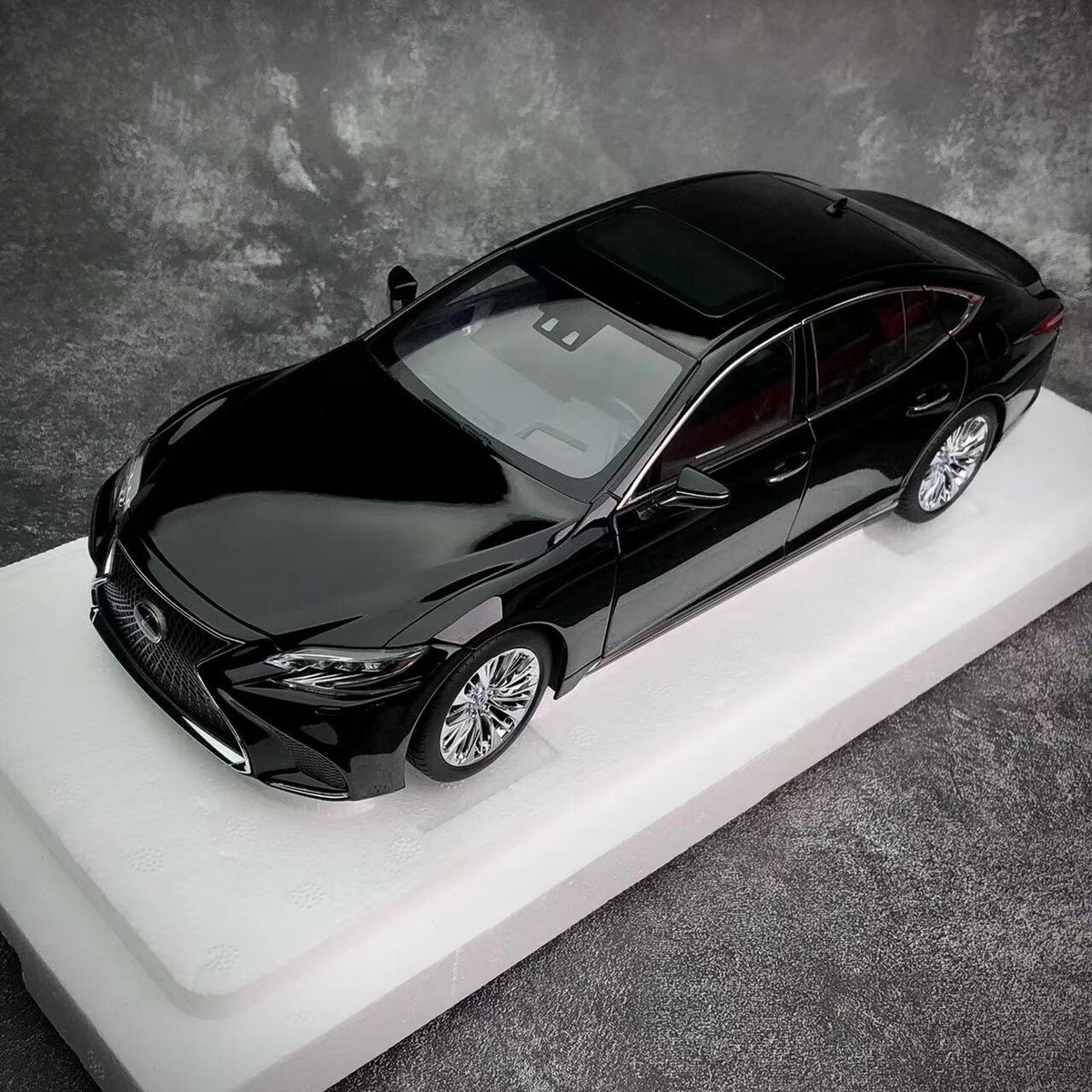 Autoart 1/18 Lexus LS500 LS500H Limousine open close car model