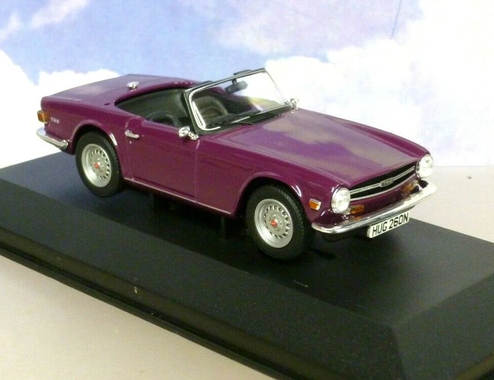 SUPERB DIECAST CORGI VANGUARDS 1/43 1974 TRIUMPH TR6 IN MAGENTA PURPLE VA14701 - Image 3 of 4