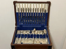 Oneida Antique  Silver Community Plate 72 Piece Flatware Set