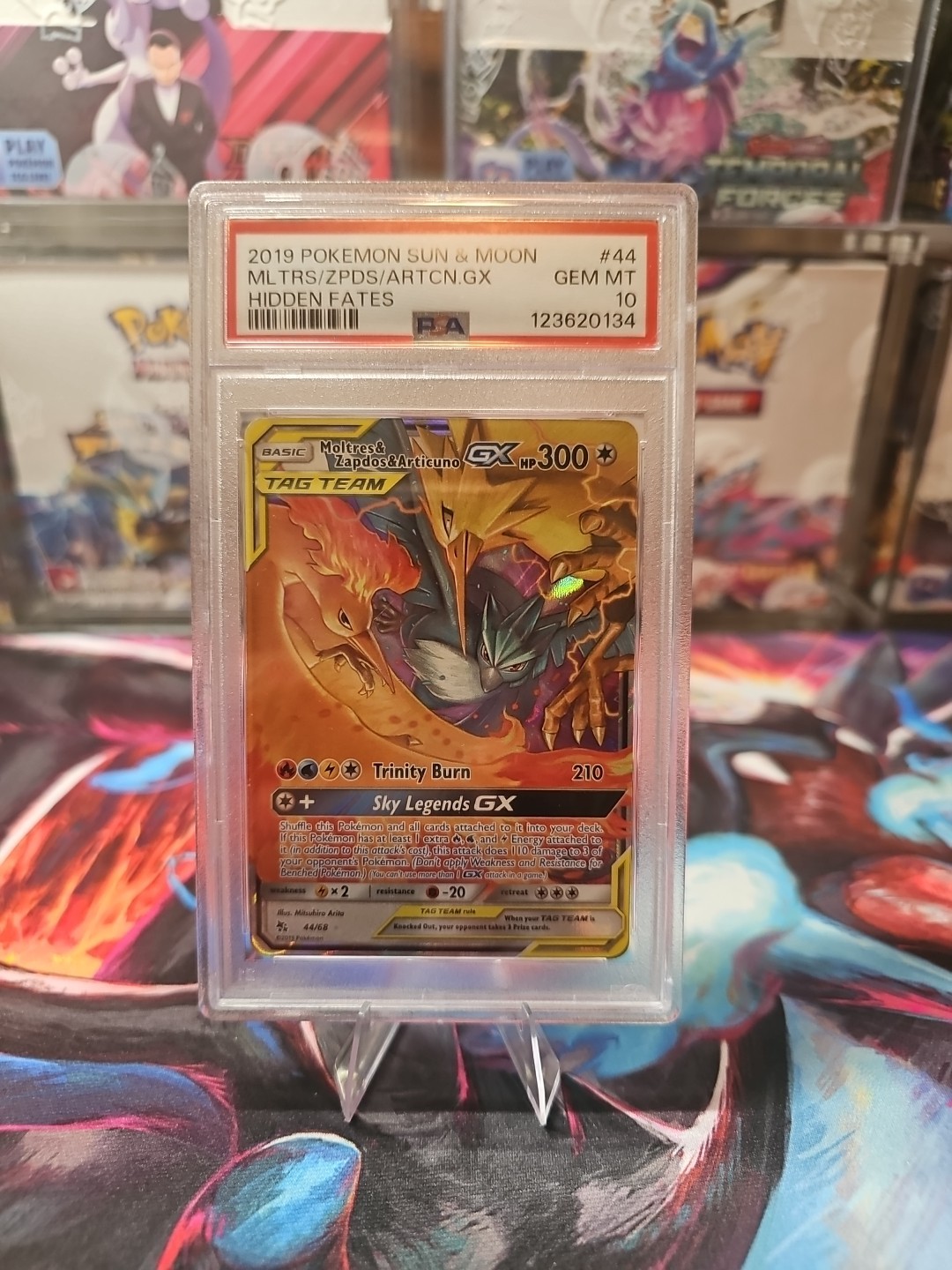 Pokemon TCG Moltres Zapados Articuno GX Hidden Fates Card 44/68 PSA 10