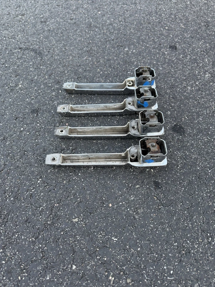 Manija de puerta OEM 71-95 Chevrolet G10 G20 Van GMC Vandura paquete de cuatro 335741 Foto 2 de 4