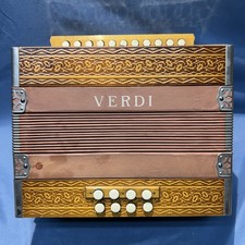 Antiguo acordeón vintage de botones Verdi de cañas de acero en funcionamiento hecho en Alemania