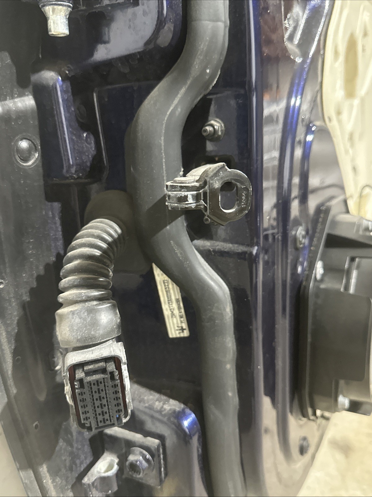 2014-2017 Maserati Ghibli Front Right Side Door Oem