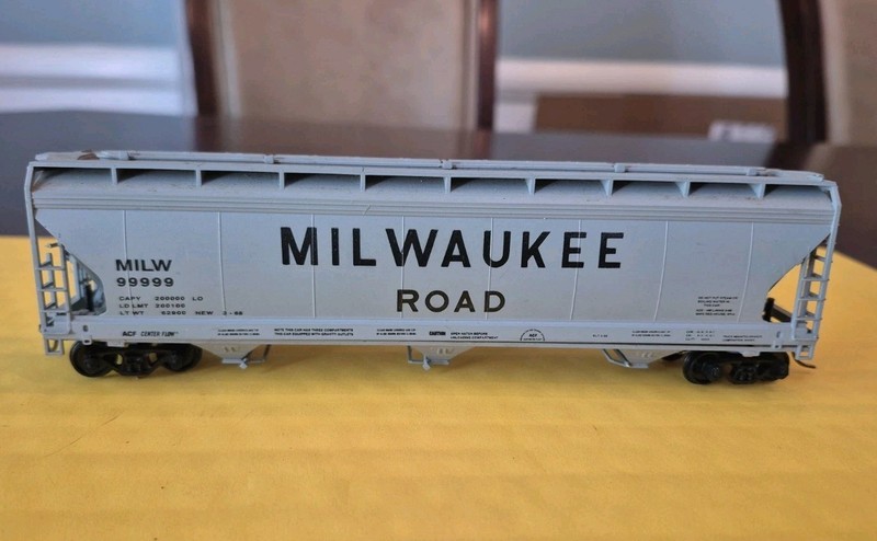 Accurail ACF 3-bay Covered Hopper - Milwaukee Road MILW 99999