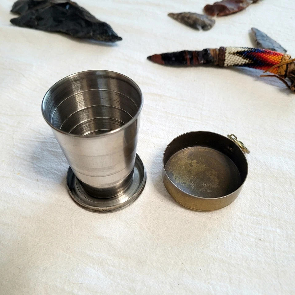 Chaveiro vintage dobrável de aço inoxidável copo de viagem com estojo de latão - Imagem 4 de 4
