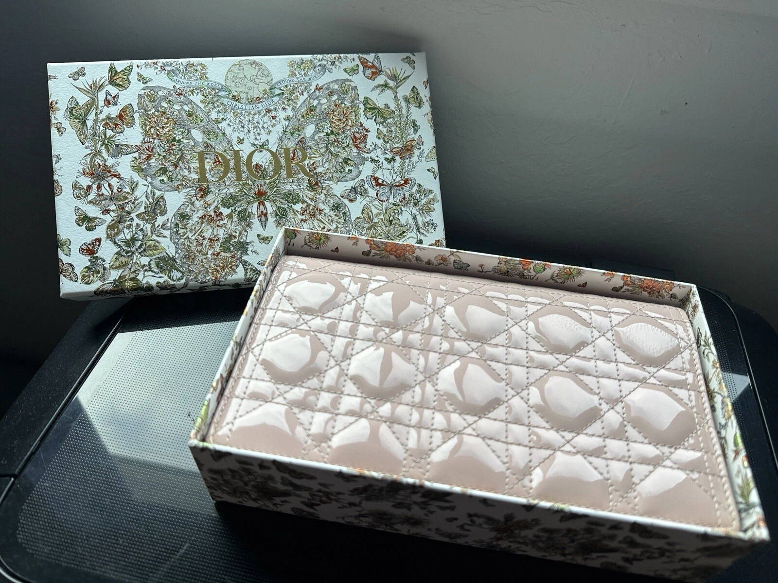 AUTH COA Dior Lady Dior pochette cannage quincaillerie argentée cuir verni rose