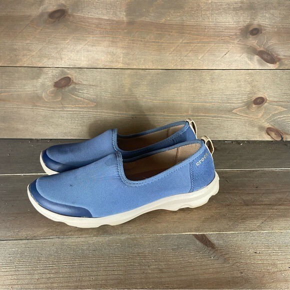 Crocs busy day stretch Womens size 6 shoes blue slip on comf