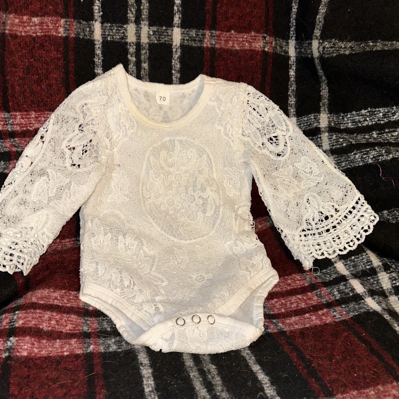 WHITE LACE ONE PIECE SNAP CROTCH LS OUTFIT 6-12 Months - 70 European