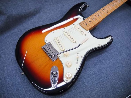 FENDER  PLAYER PLUS STRAT(改造有) (NO250915)