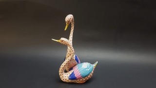 Stunning Herend Porcelain Courting Swans Figurine #5192 w Rust Fishnet Pattern