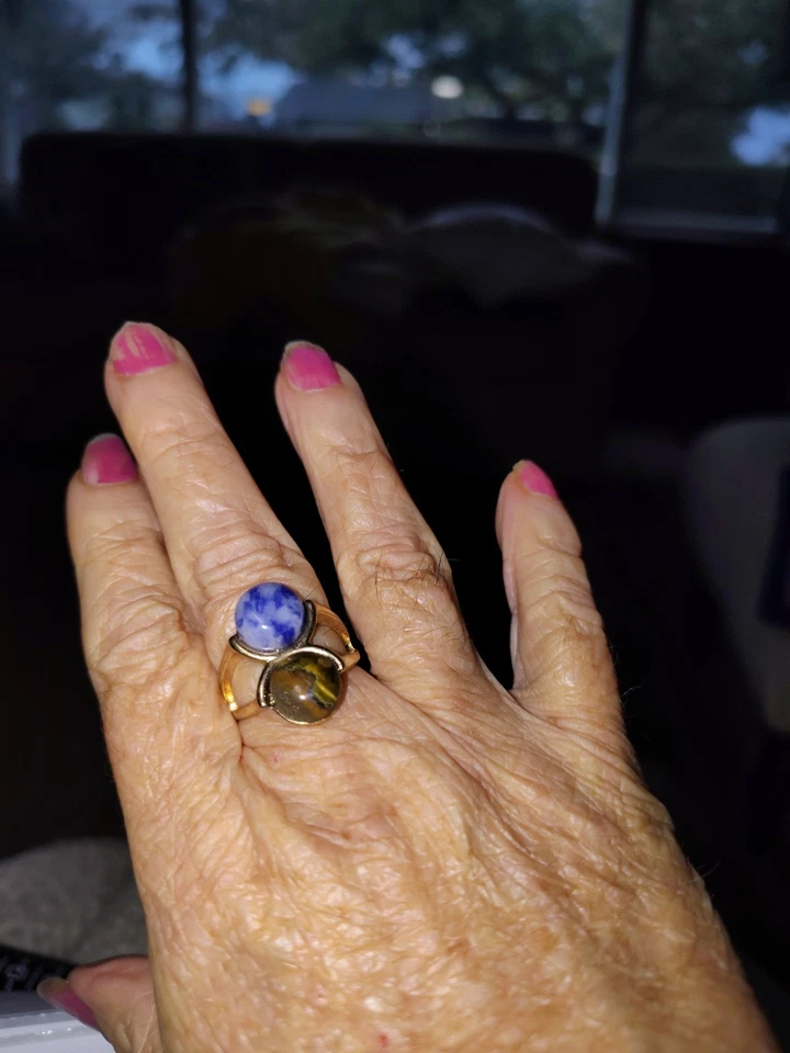 Anillo Cabujón Doble Vintage Piedras Ojo de Tigre y Sodalita Tono Dorado Talla 7 Foto 4 de 4