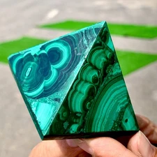 157G Natural malachite Pyramid Chakra Treatment Energy Stone Generator Spiritual