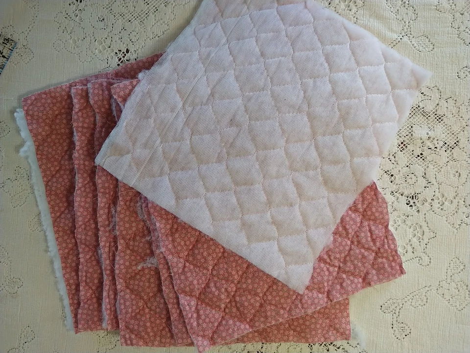 Lot of 7 Pre-Quilted Fabric Pieces Floral Dusty/Rose Pink Single Face 11" x 12" - Image 3 of 4
