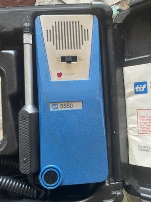 TIF 5550 AUTOMATIC HALOGEN LEAK DETECTOR WITH CASE