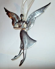 SEASONS CANNON FALLS SERENITY ANGEL ORNAMENT ~ WHEN WITH A FRIEND...HEART HOME