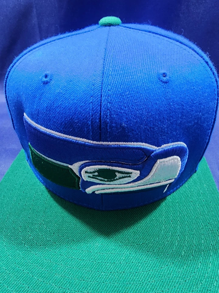 Sombrero Mitchell and Ness Seahawks gris con verde Foto 2 de 4