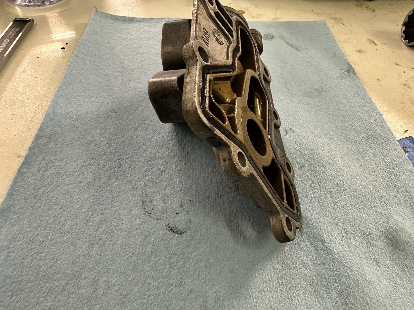 0102 Mercedes W220 S600 CL600 M137 Engine Motor Oil Filter Cooler