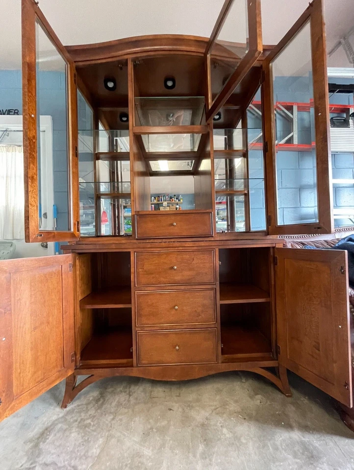 Maravilloso gabinete de porcelana con acabado de vidrio y madera maciza - HERMOSA PIEZA Foto 3 de 4