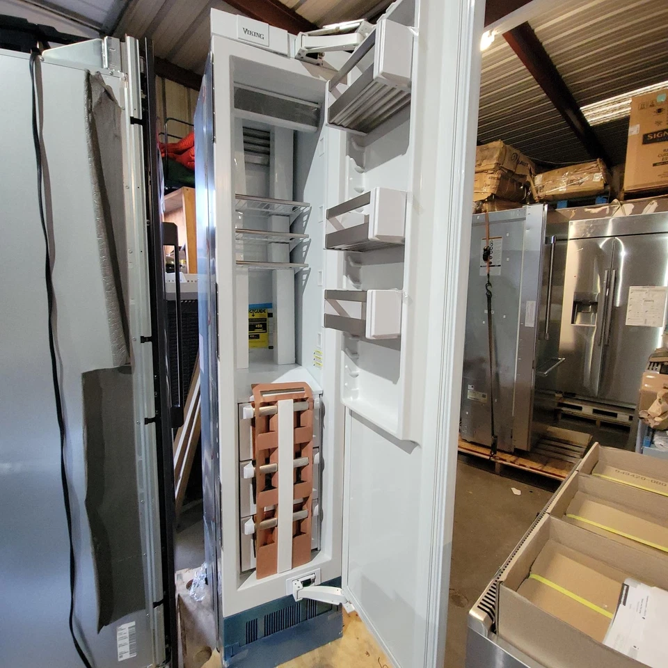 Viking - FFI7180WR 8,4 Cu. Congelador vertical Ft. - Listo para panel Foto 4 de 4