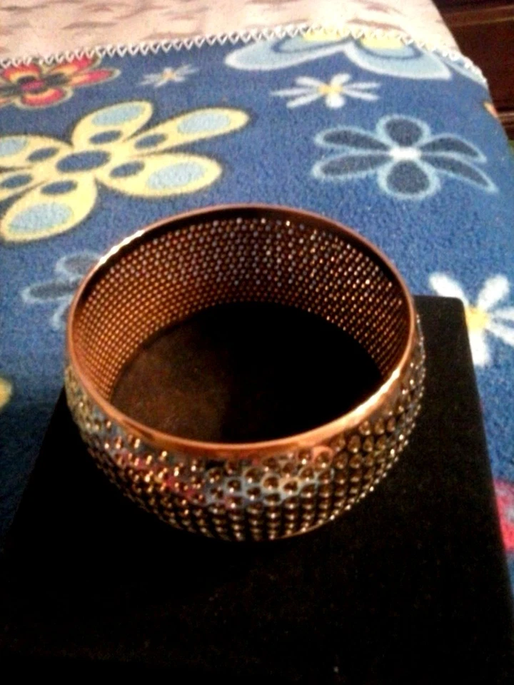 Brazalete Brazalete Acero por Diseño (QVC) Diseño Corazón Calado Dos Tonos Foto 4 de 4