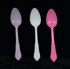 RARE VINTAGE PRETEND PLAY REPLACEMENT SET OF 3 ASSORTED COLORED PLASTIC SPOONS