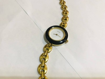 gucci colour changing watch