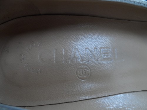 Chanel Beige Canvas Pumps W/ Ivory Trim & Floral Detail (+COA) Size 38B - Picture 13 of 22