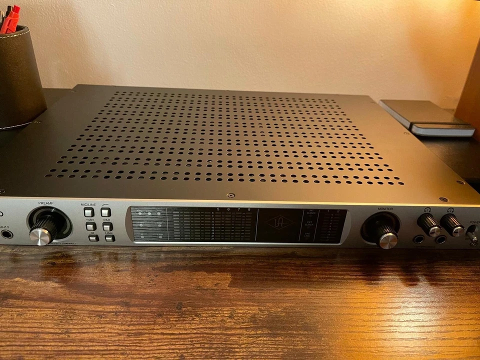 Universal Audio Apollo 8 UAD Quad FireWire Audio Interface (Silver) - Image 2 of 4