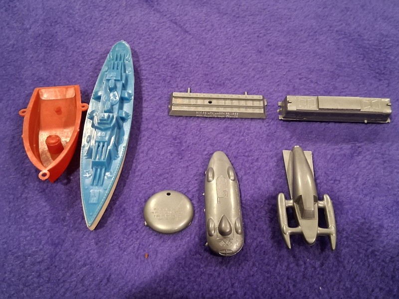 Vintage Lot of 5 Vintage 1950s  Plastic Cars And Boats