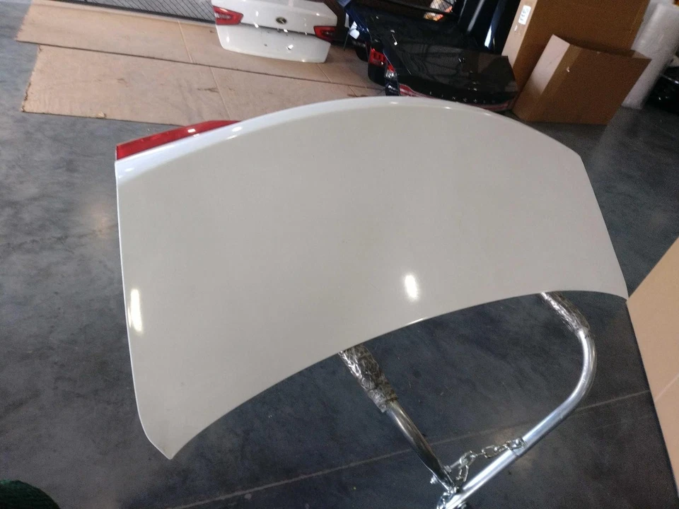 Tapa de cubierta usada se adapta a: cámara de visión trasera Kia Cadenza 2015 sin vista envolvente grado A Foto 2 de 4