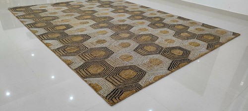 Premium Quality Bricks Gold Pattern Hand Tufted Wool & Rayon Authentic Carpet - Picture 3 of 9