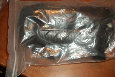 Umbro Youth Soccer Shin Guard Size Small for Youth 3' 11'' to 4' 7''  NEW
