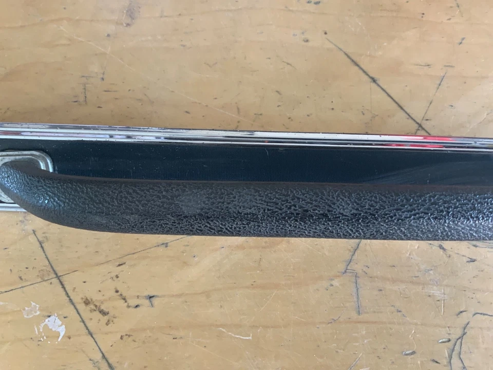 1967 Pontiac Gto Black Grab Bar 9782922 - Imagem 4 de 4