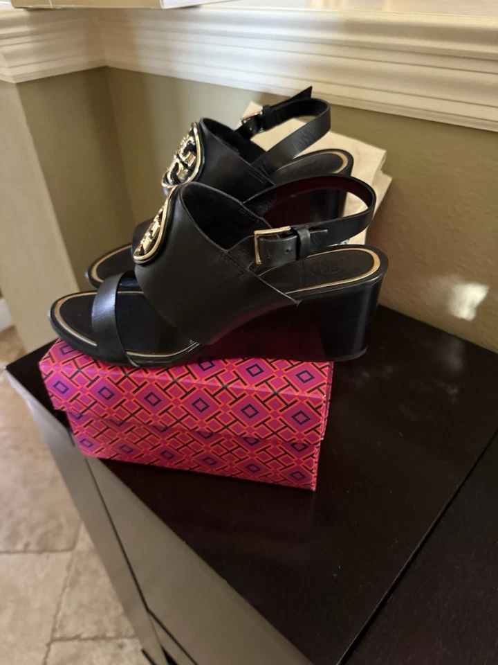 Sandalias para mujer Tory Burch talla 8 cuero negro dorado logotipo correa para el tobillo Foto 3 de 4