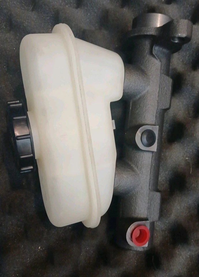 Cilindro maestro de freno NOS - Wagner 123651 - Ford Taurus 1991-95/Mercury Sable Foto 2 de 4