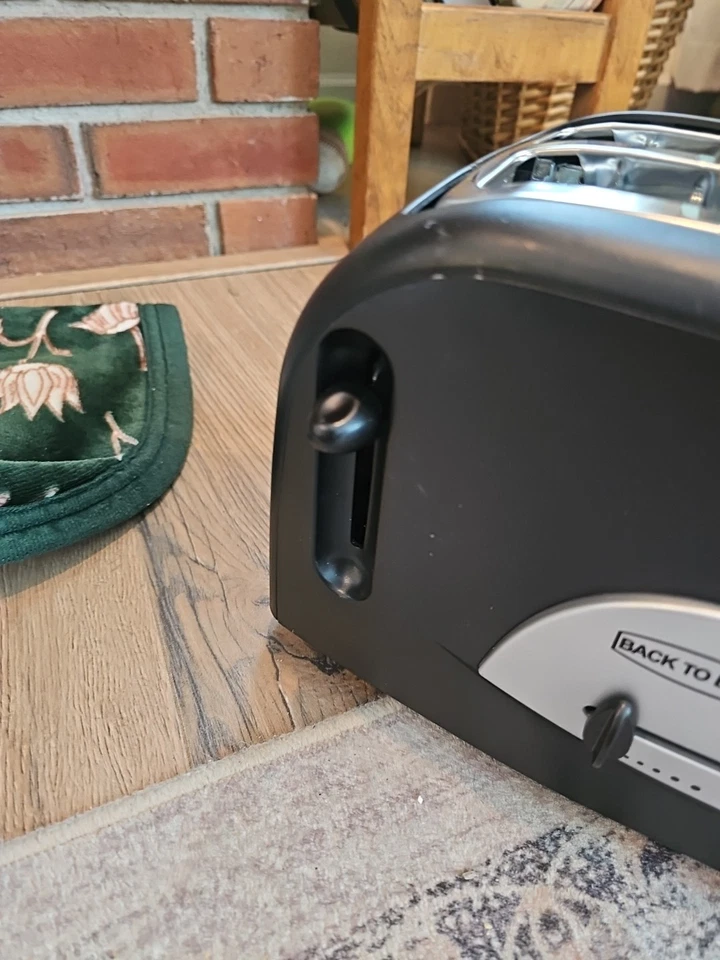 TEM500 Egg-and-Muffin 2-Slice Wide Slot Toaster & Egg Poacher Back to Basics  - Image 3 of 4