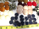 Big Lot of Vintage 30s 40s 50s Plastic and Cloth Buttons Lot — photo 10