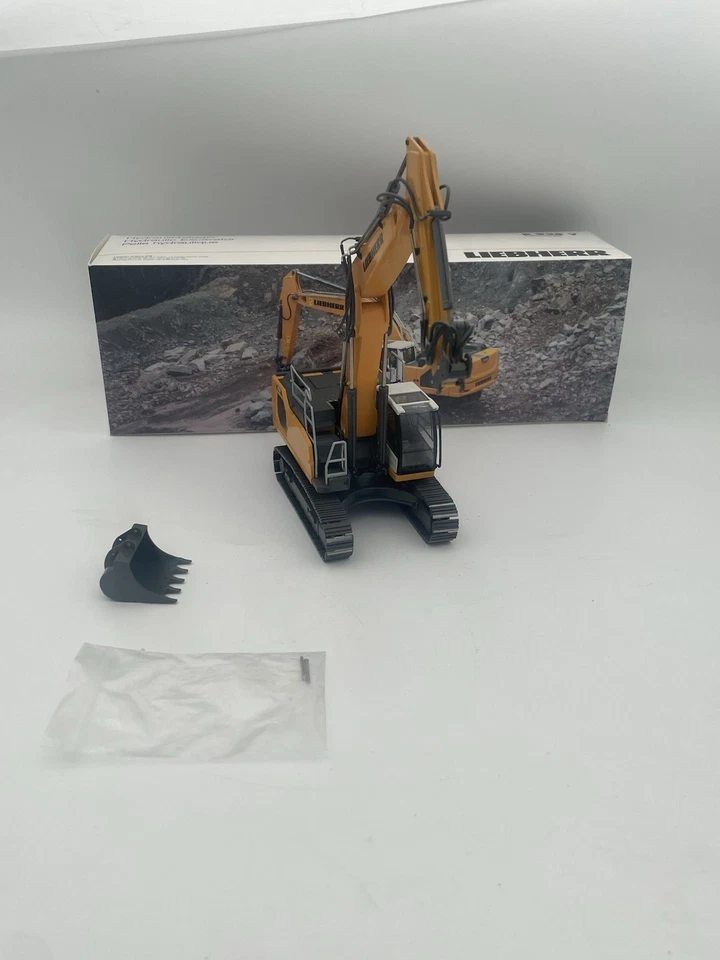 Modell Liebherr  Bagger R 938 VA R 938 1:50 - Bild 4 von 4