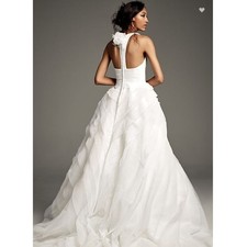 Vera Wang Tiered Organza T-Back Ball Gown Wedding Dress