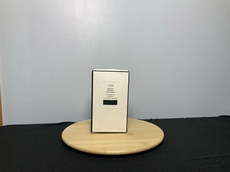 New Oribe Signature Shampoo A daily Indulgence 250 ml 8.5 fl.oz - Image 3 of 4