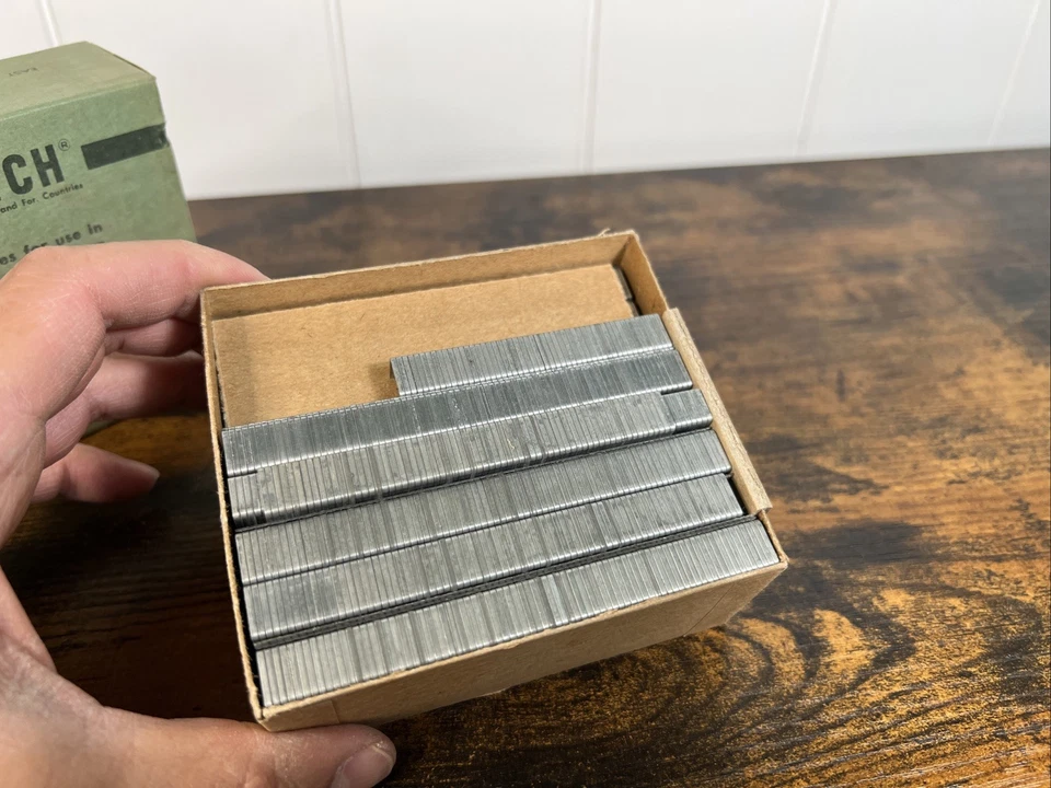 DE COLECCIÓN GRAPAS BOSTITCH SH 5019-3/8" 95% Caja Completa 5k Grapas EE. UU. Foto 2 de 4