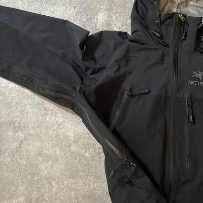 Arc'teryx 90s Archive Theta AR Jacket Black L/XL Canada Made Arc'teryx 90s Archive Theta AR Jacket Black L/XL Canada Made