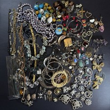 Lot Assorted Jewelry 140 Pieces Costume Craft Wearable Necklace Bracelet Ring