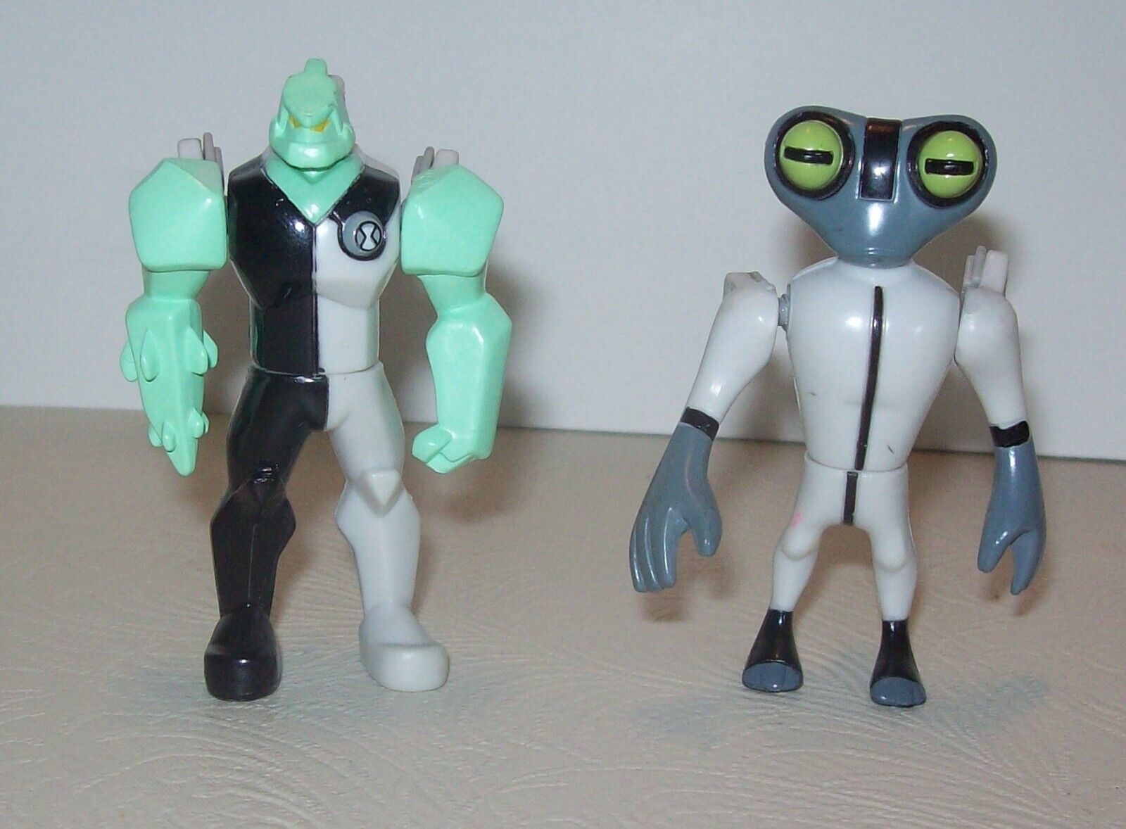 Ben 10 Alien Head - Grey Matter