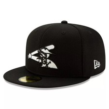 Chicago White Sox Hat New Era 59Fifty Blackout Baseball Cap White Batter Logo